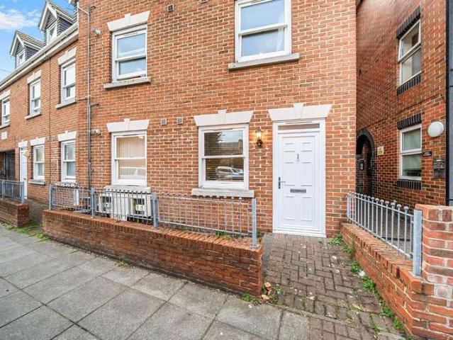 Flat for sale in Fratton, Portsmouth