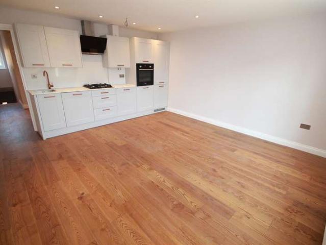 Flat for rent in Batchworth