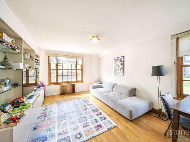 Flat for sale in Chalk Farm, Primrose Hill