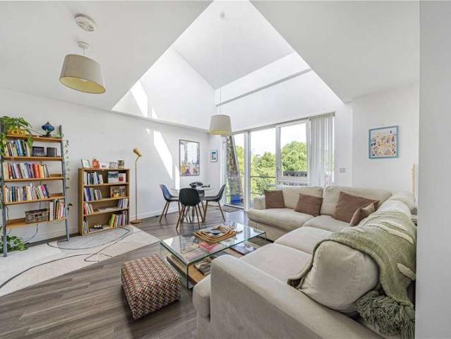Flat for sale in Rotherhithe, Greater London