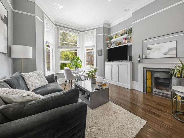 Flat for sale in South Hampstead, Greater London