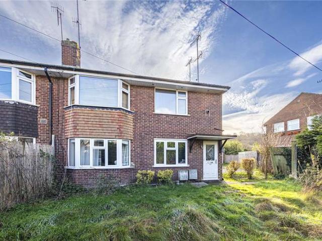 Flat for sale in Bourne End, Pouchen End