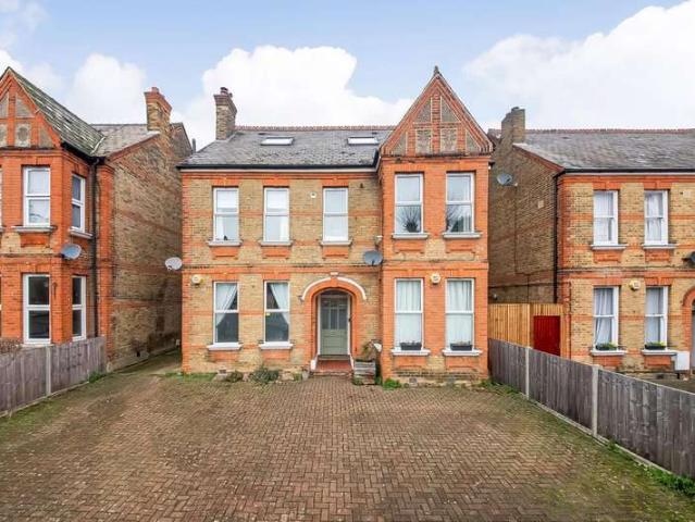 Flat for sale in London Borough of Lewisham, Bell Green