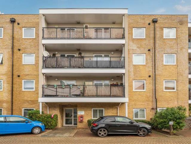 Flat for sale in London Borough of Hillingdon, Greater London