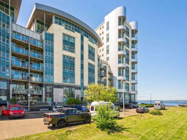 Flat for sale in Newhaven, Leith