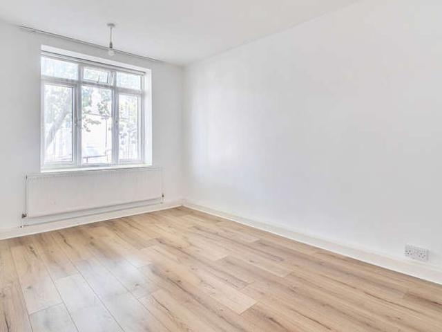 Flat for sale in Stoke Newington, Greater London