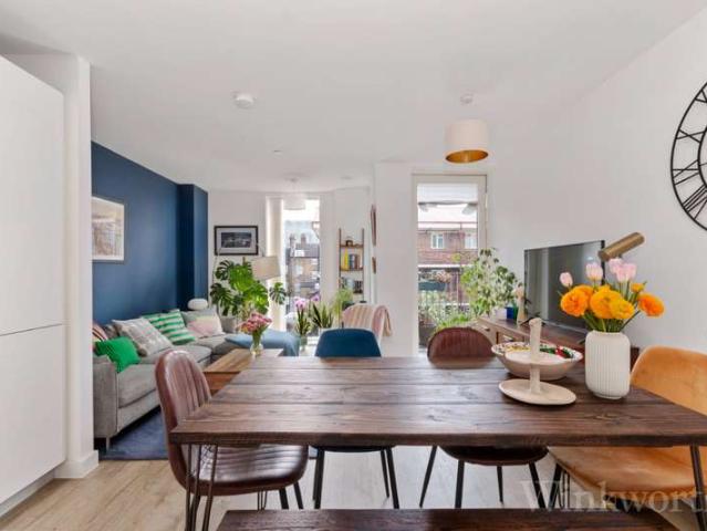Flat for sale in London Borough of Lewisham, New Cross