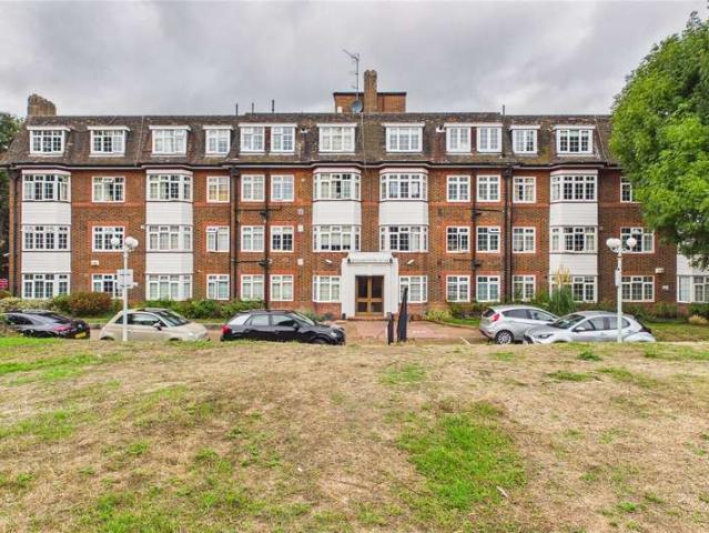 Flat for sale in London Borough of Lambeth, Greater London