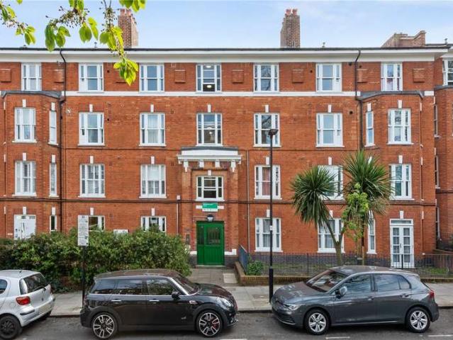 Flat for sale in Highbury, Greater London