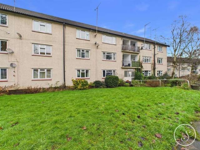 Flat for sale in Roundhay, West Yorkshire