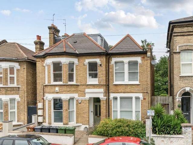 Flat for sale in Lewisham, Hither Green