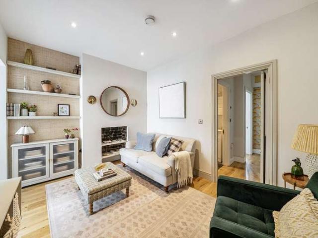 Flat for sale in Archway, Greater London