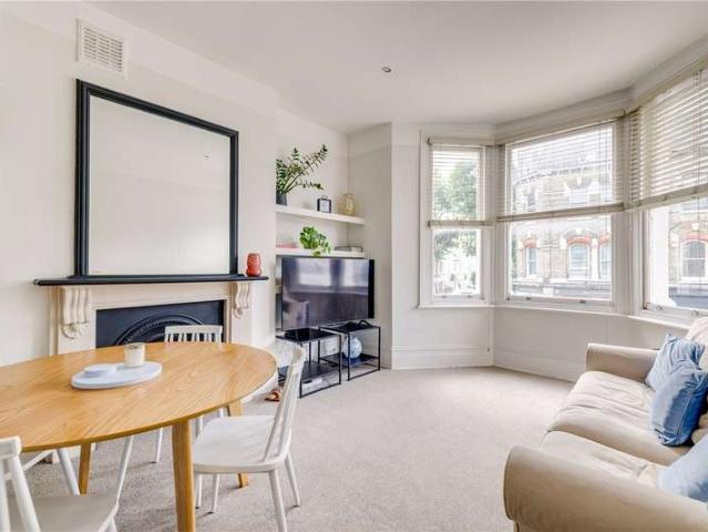 Flat for sale in Fulham, Greater London