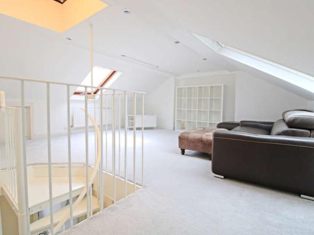 Flat for rent in Brook Green, Greater London