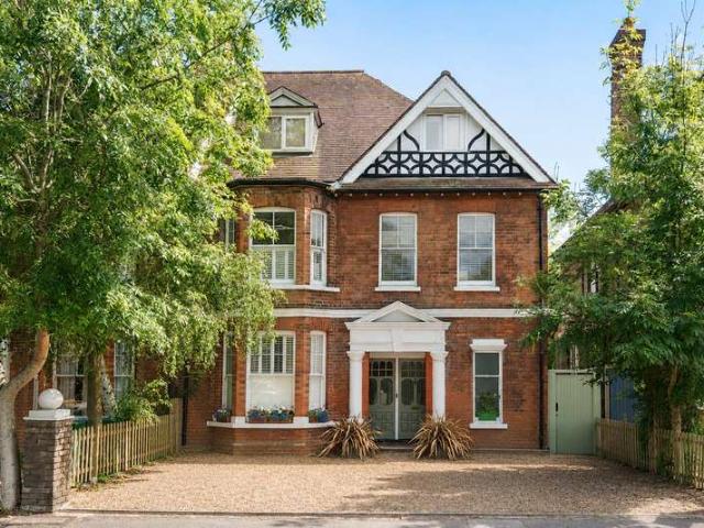 Flat for sale in Blackhills, Surrey