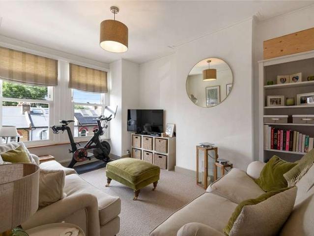 Flat for sale in East Dulwich, Greater London