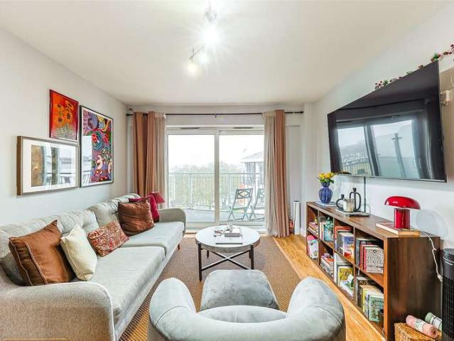 Flat for sale in Colindale, Greater London