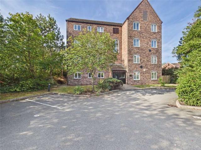 Flat for sale in Westlands, Wychavon