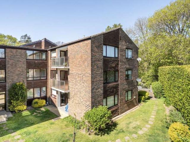 Flat for sale in Lavant, Littlecote