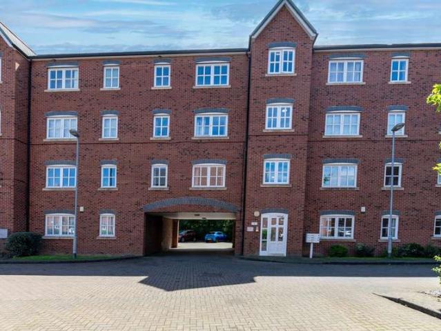 Flat for sale in Rossmore, Cheshire