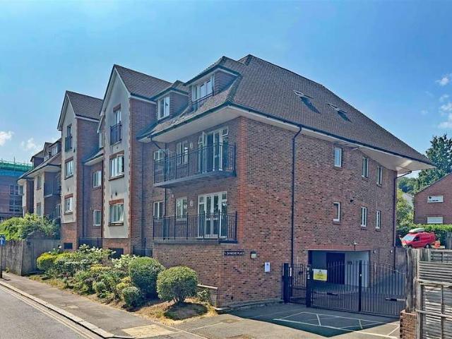 Flat for sale in Red Hill, Surrey