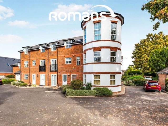 Flat for sale in Maidenhead, Fifield