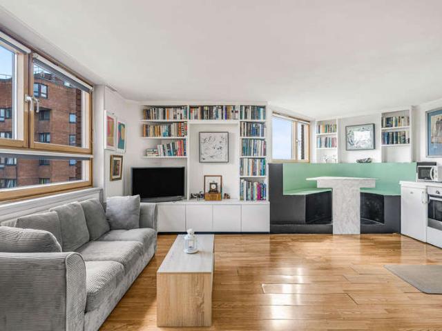 Flat for sale in Brompton, Greater London