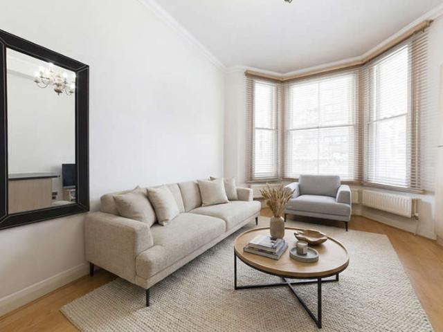 Flat for sale in Brompton, Greater London