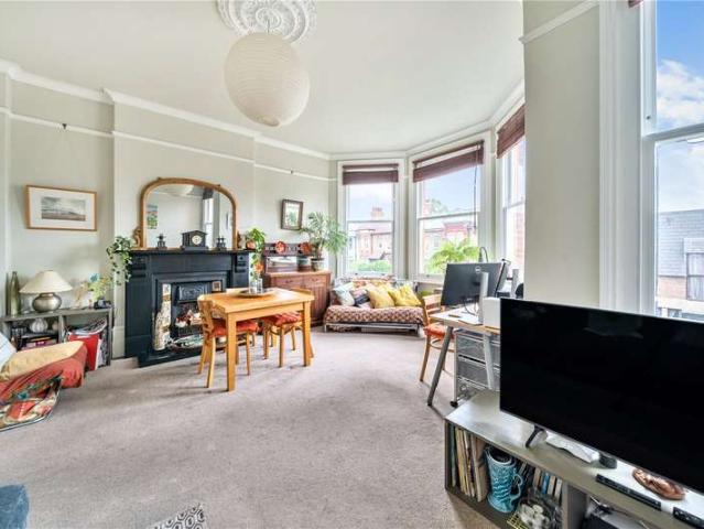 Flat for sale in Crouch End, Greater London