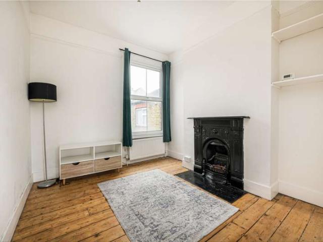 Flat for sale in Furzedown, Greater London