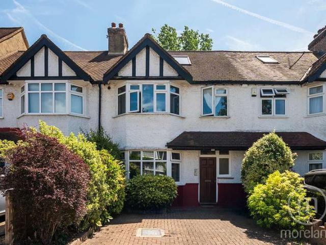 Flat for sale in Golders Green, Greater London