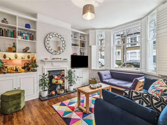 Flat for sale in Wandsworth, Greater London