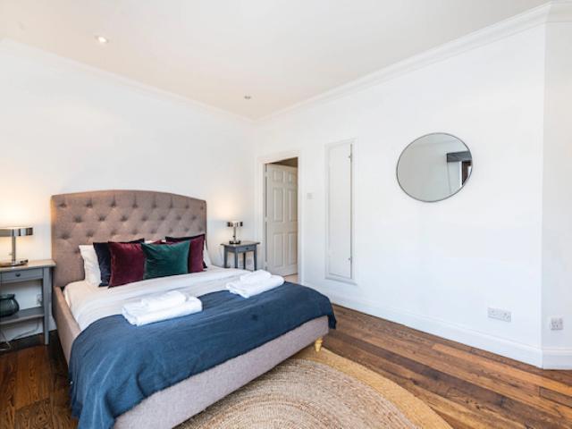 Apartment for rent in Little Italy, Greater London