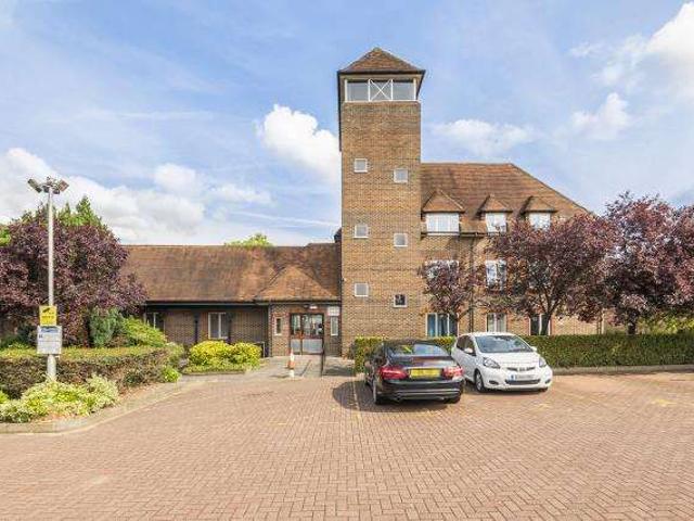 Flat for sale in Temple Fortune, Greater London