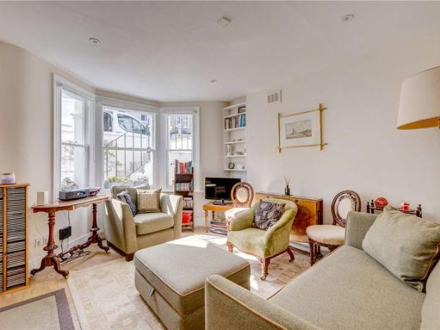 Flat for sale in Fulham, Greater London