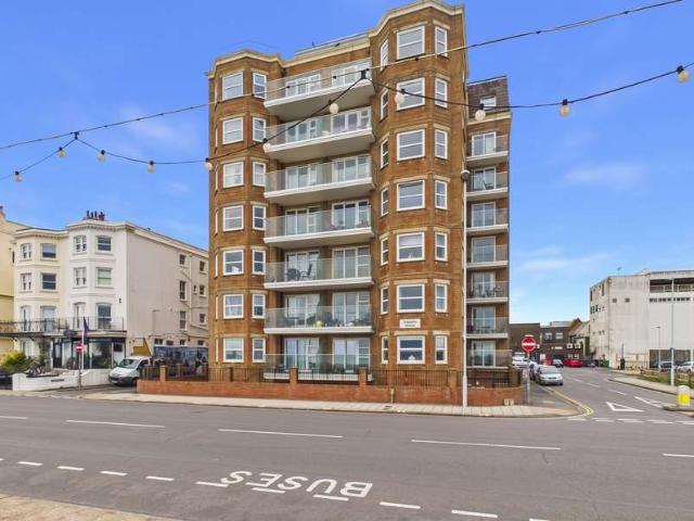 Flat for sale in West Worthing, Worthing