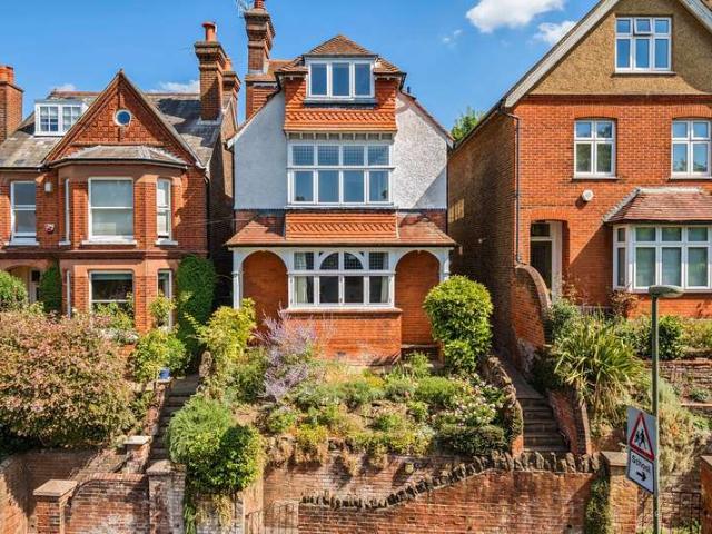 Flat for sale in Charlotteville, Guildford