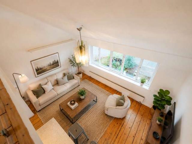 Flat for sale in North Kensington, Greater London
