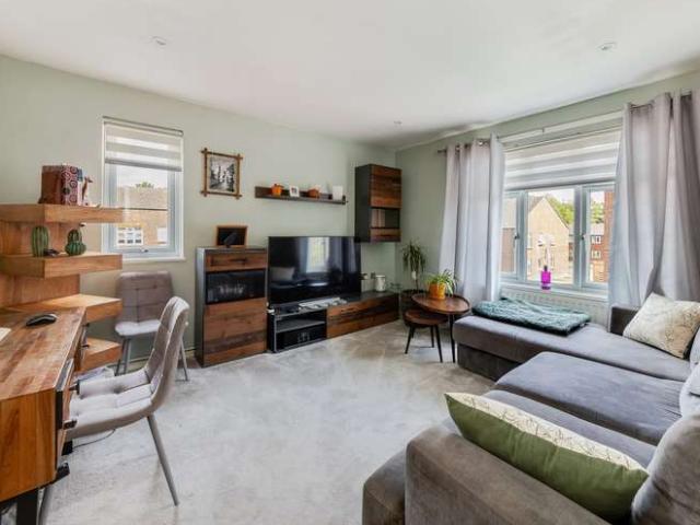 Flat for sale in Berrick Salome, Oxfordshire