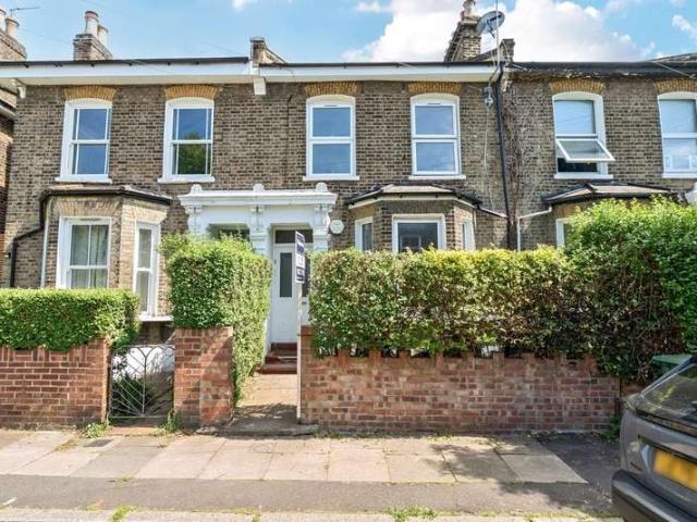 Flat for sale in London Borough of Lewisham, New Cross
