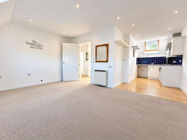 Flat for rent in Steeple View, Basildon