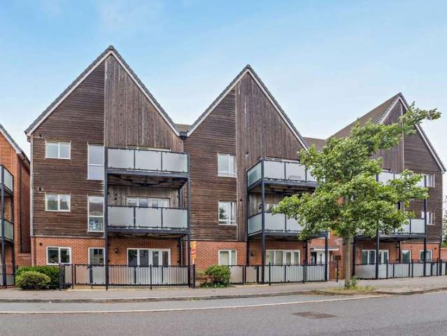 Flat for sale in Godinton Park, Bridgefield