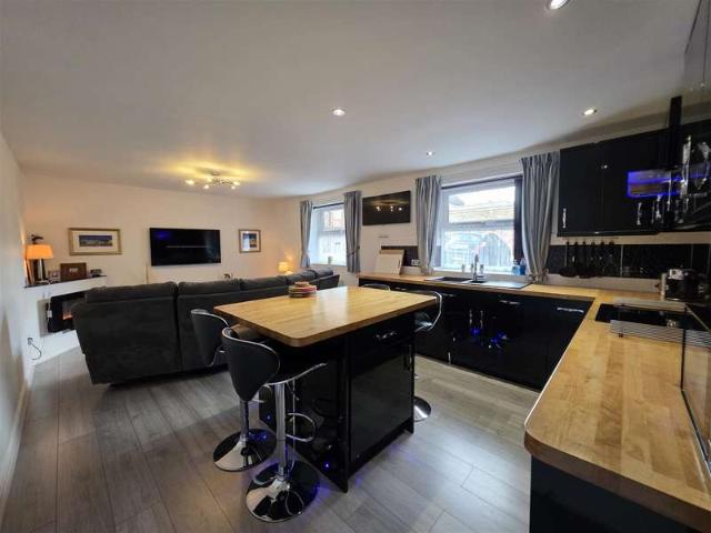 Flat for sale in South Cliff, Kepwick