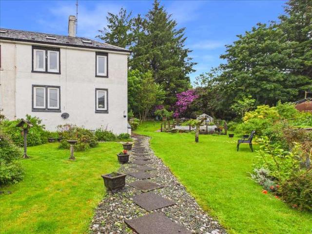 Flat for sale in Tarbert, Scotland