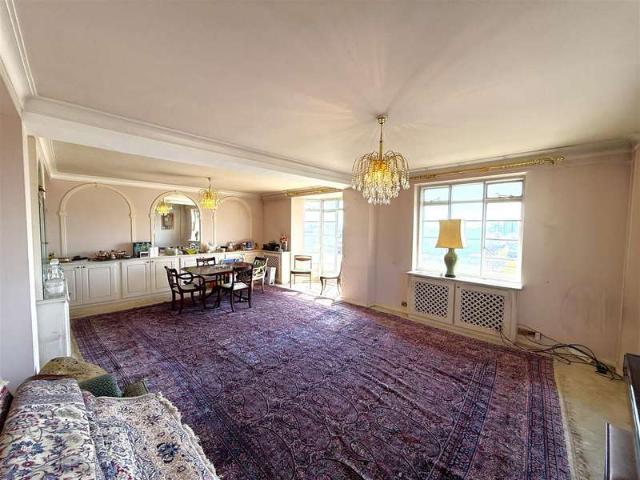 Flat for sale in South Hampstead, Greater London