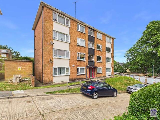 Flat for sale in Strood