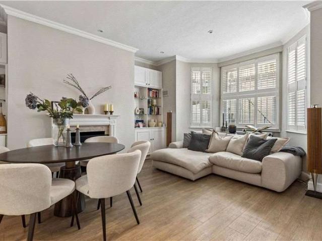 Flat for sale in South Kensington, Greater London