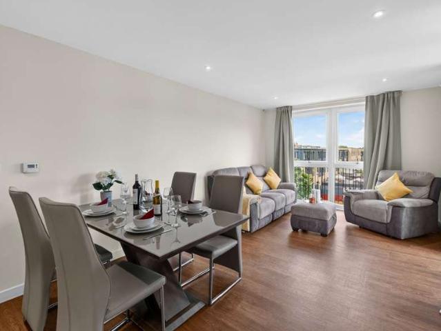 Flat for sale in Little Stanmore, Greater London