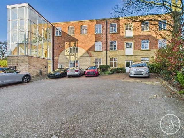 Flat for sale in Armley, West Yorkshire