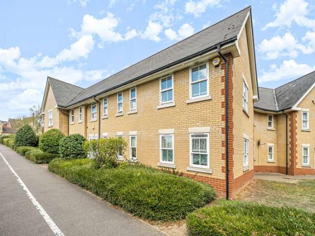 Flat for sale in London Borough of Redbridge, Greater London